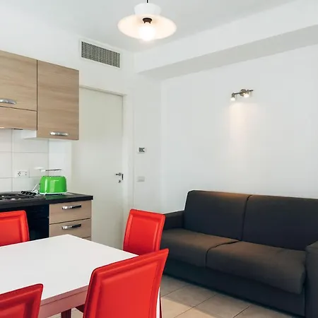 House By Domusaway Апартаменти